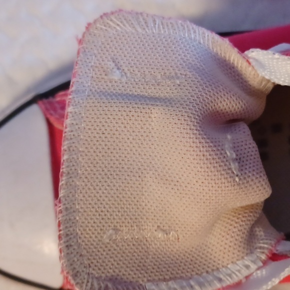 CONVERSE, KIDS SIZE 5.5, PINK AND WHITE. GOOD CONDITION. - Picture 9 of 9